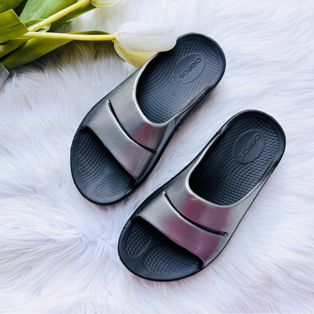 Oofos Ooahh Luxe Sandals